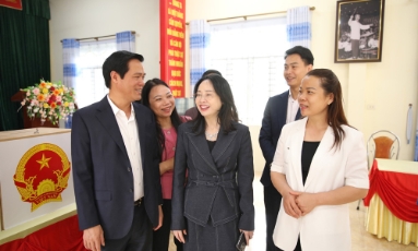  Phó Chủ tịch UBND tỉnh Lê Xuân Lợi kiểm tra công tác bầu cử tại xã Sơn Động và Yên Định